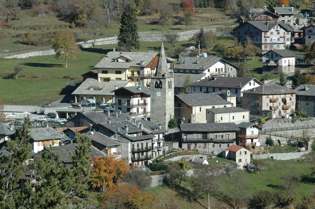 Hotel Des Roses Antey-Saint-André Dış mekan fotoğraf