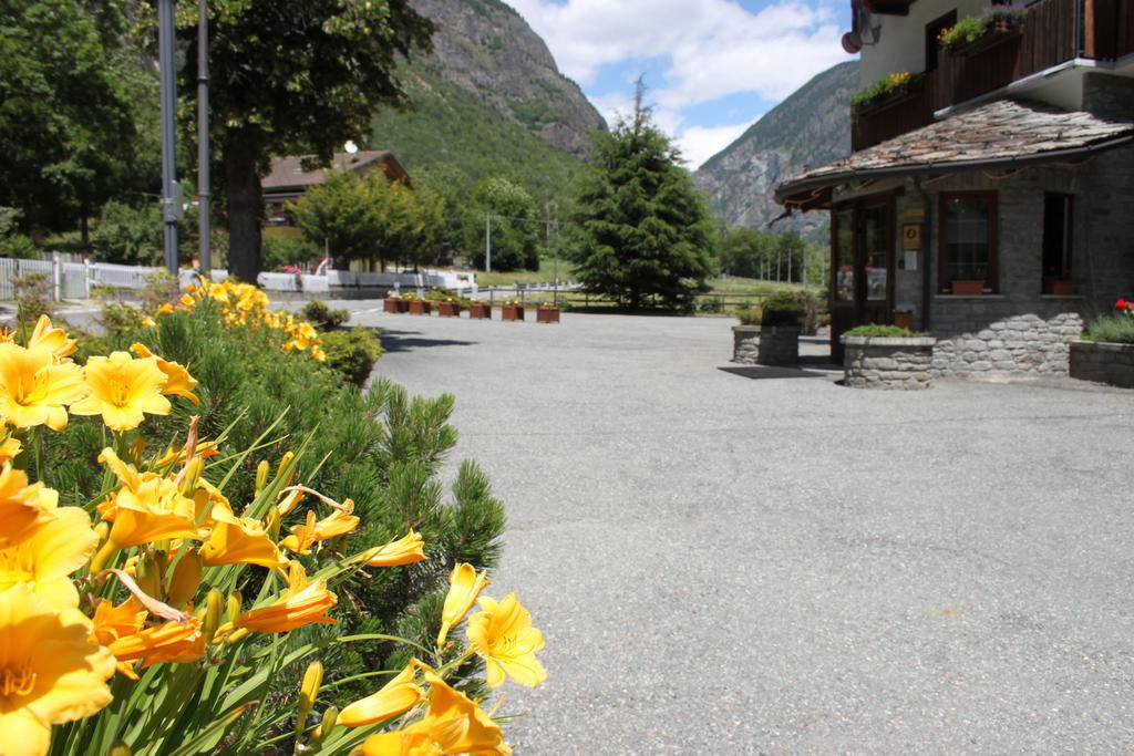 Hotel Des Roses Antey-Saint-André Dış mekan fotoğraf