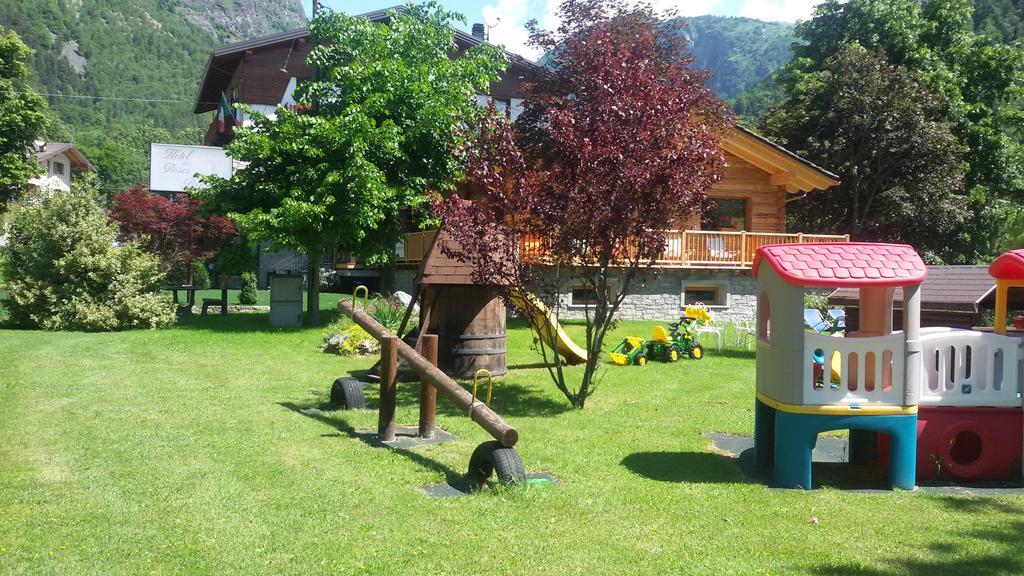 Hotel Des Roses Antey-Saint-André Dış mekan fotoğraf